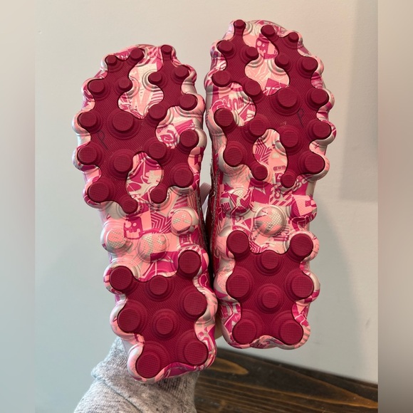 New Balance Kids' Sneakers in Pink and White - Picture 8 of 8